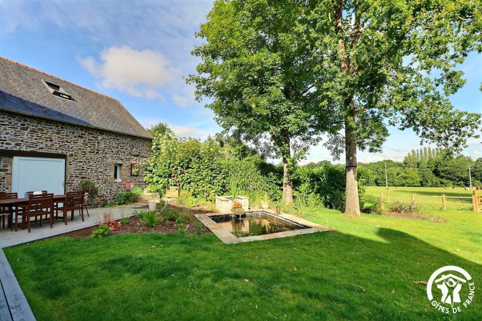 Bed and Breakfast Le Jardin De Quercus Bazouges-la-Perouse Екстер'єр фото