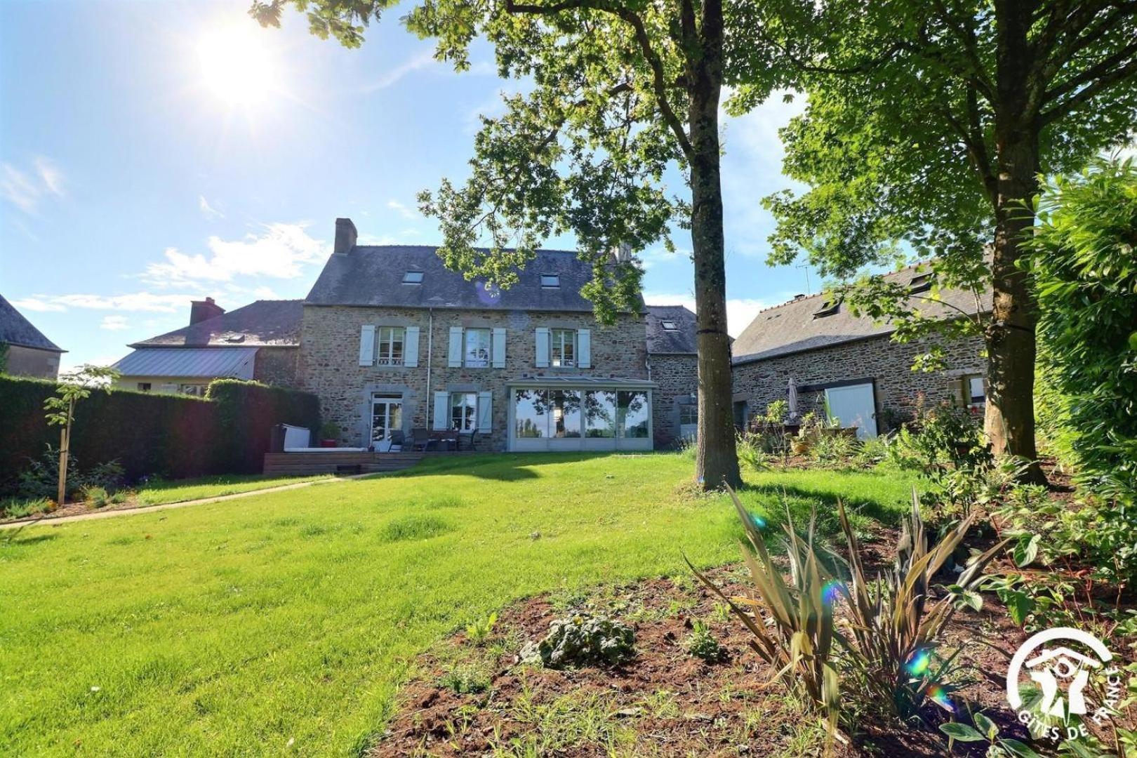 Bed and Breakfast Le Jardin De Quercus Bazouges-la-Perouse Екстер'єр фото