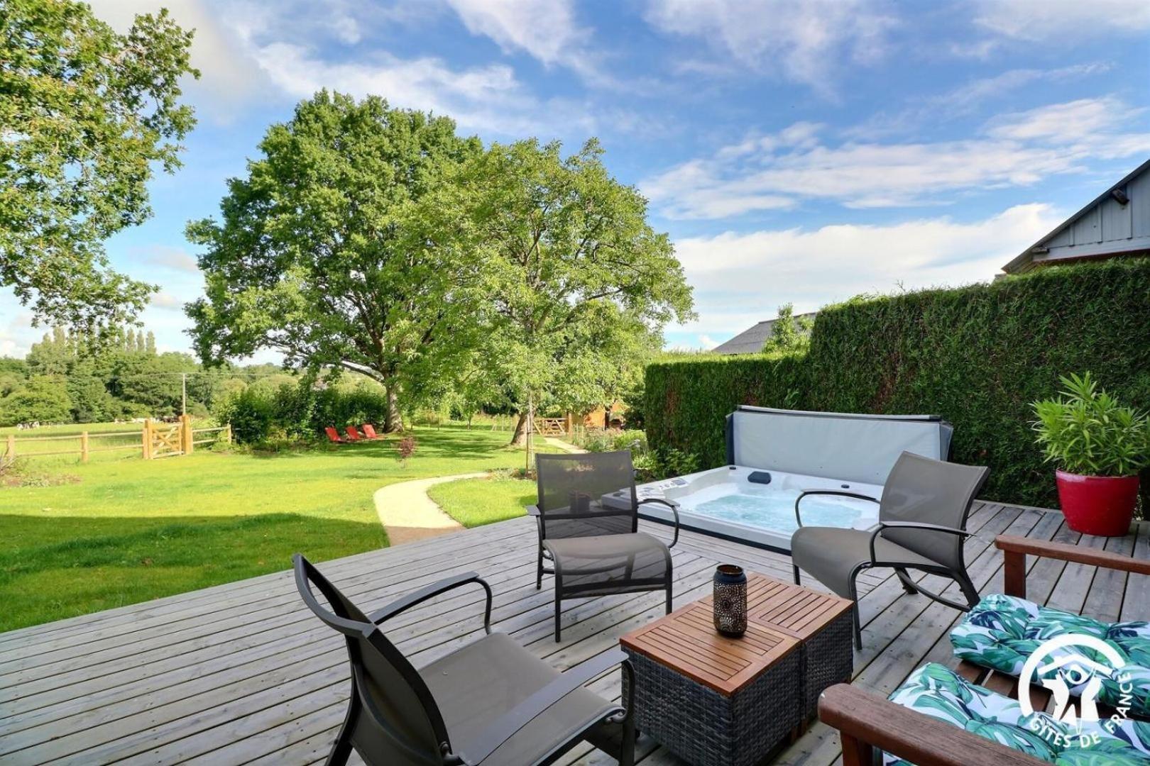 Bed and Breakfast Le Jardin De Quercus Bazouges-la-Perouse Екстер'єр фото