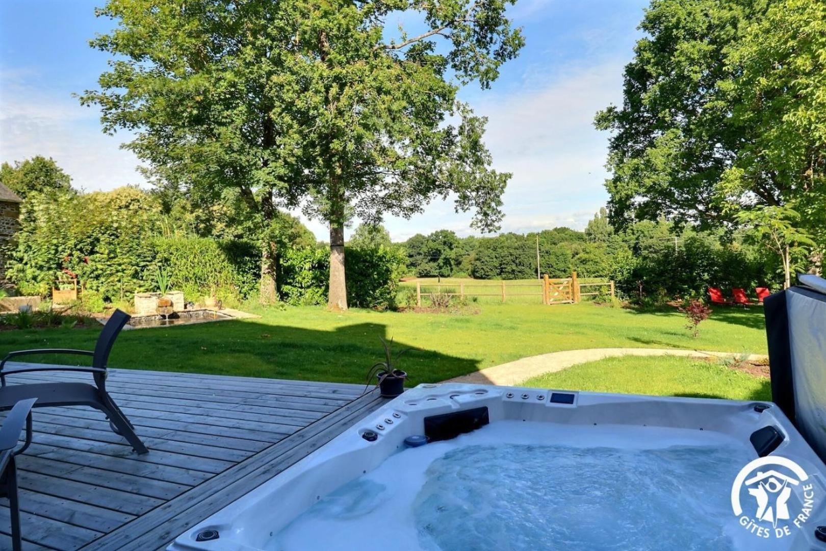 Bed and Breakfast Le Jardin De Quercus Bazouges-la-Perouse Екстер'єр фото